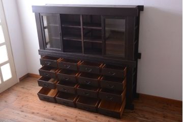 アンティーク家具　六尺　古民具・骨董　4枚引き戸の高級重ね収納棚(水屋箪笥)