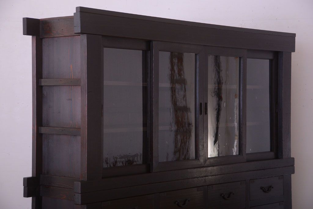 アンティーク家具　六尺　古民具・骨董　4枚引き戸の高級重ね収納棚(水屋箪笥)