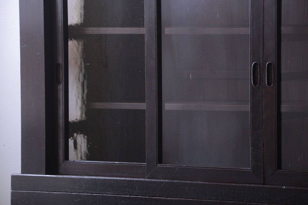 アンティーク家具　六尺　古民具・骨董　4枚引き戸の高級重ね収納棚(水屋箪笥)