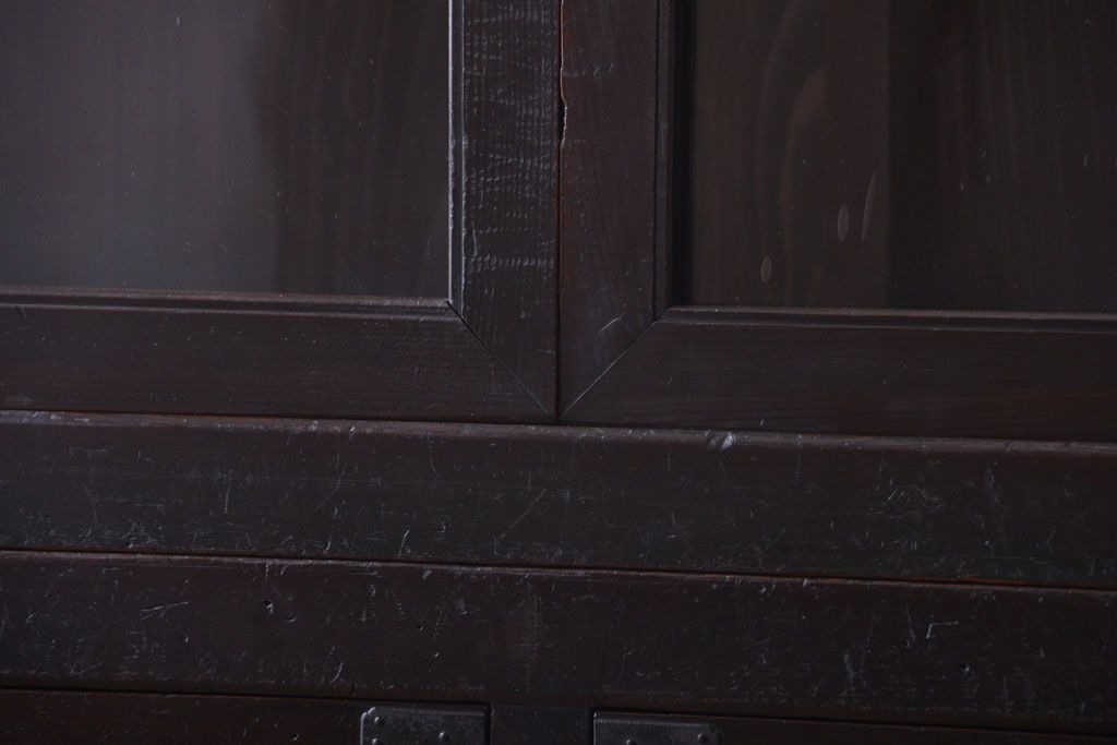 アンティーク家具　六尺　古民具・骨董　4枚引き戸の高級重ね収納棚(水屋箪笥)