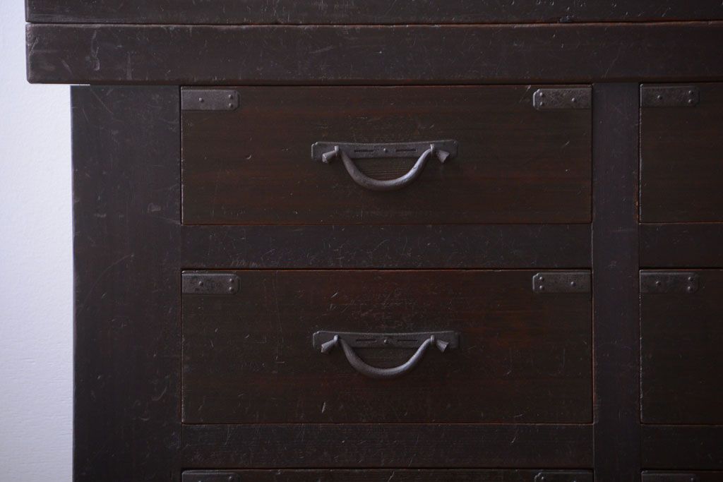 アンティーク家具　六尺　古民具・骨董　4枚引き戸の高級重ね収納棚(水屋箪笥)