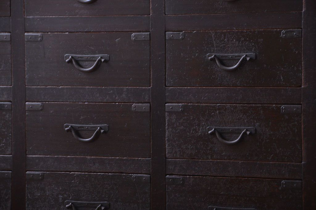 アンティーク家具　六尺　古民具・骨董　4枚引き戸の高級重ね収納棚(水屋箪笥)