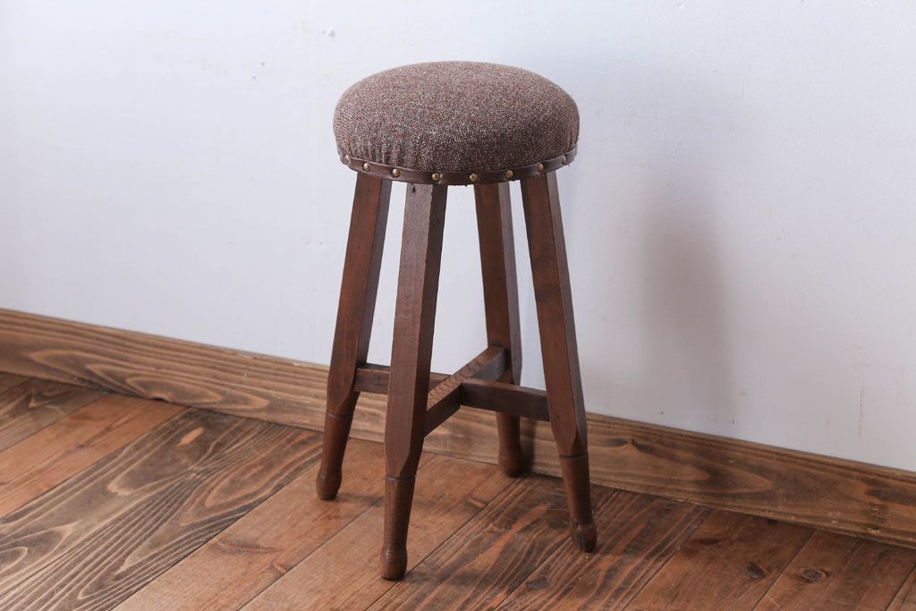 アンティーク家具　アンティーク　脚のデザインがおしゃれなクッション座面スツール