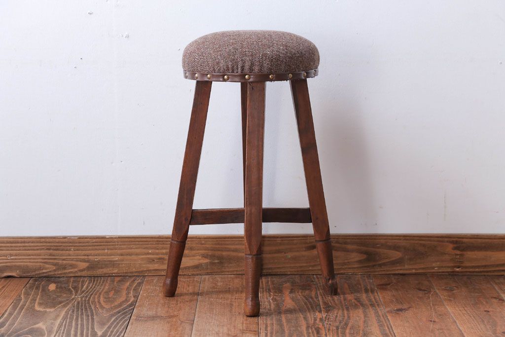 アンティーク家具　アンティーク　脚のデザインがおしゃれなクッション座面スツール