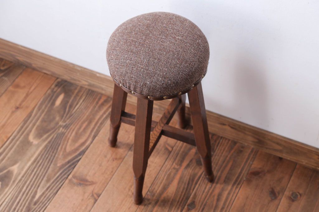 アンティーク家具　アンティーク　脚のデザインがおしゃれなクッション座面スツール