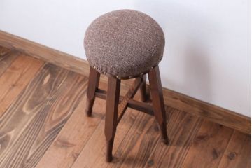 アンティーク家具　アンティーク　脚のデザインがおしゃれなクッション座面スツール