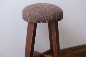 アンティーク家具　アンティーク　脚のデザインがおしゃれなクッション座面スツール