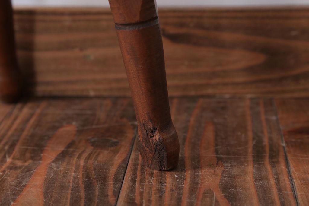 アンティーク家具　アンティーク　脚のデザインがおしゃれなクッション座面スツール