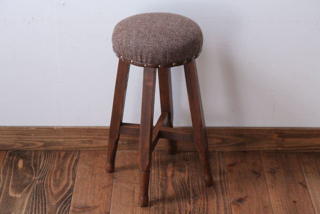 アンティーク家具　アンティーク　脚のデザインがおしゃれなクッション座面スツール