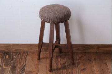 アンティーク家具　アンティーク　脚のデザインがおしゃれなクッション座面スツール