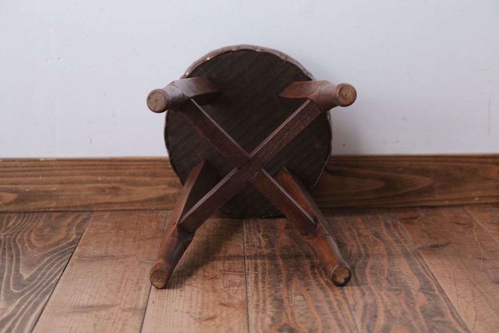 アンティーク家具　アンティーク　脚のデザインがおしゃれなクッション座面スツール