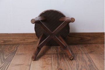 アンティーク家具　アンティーク　脚のデザインがおしゃれなクッション座面スツール