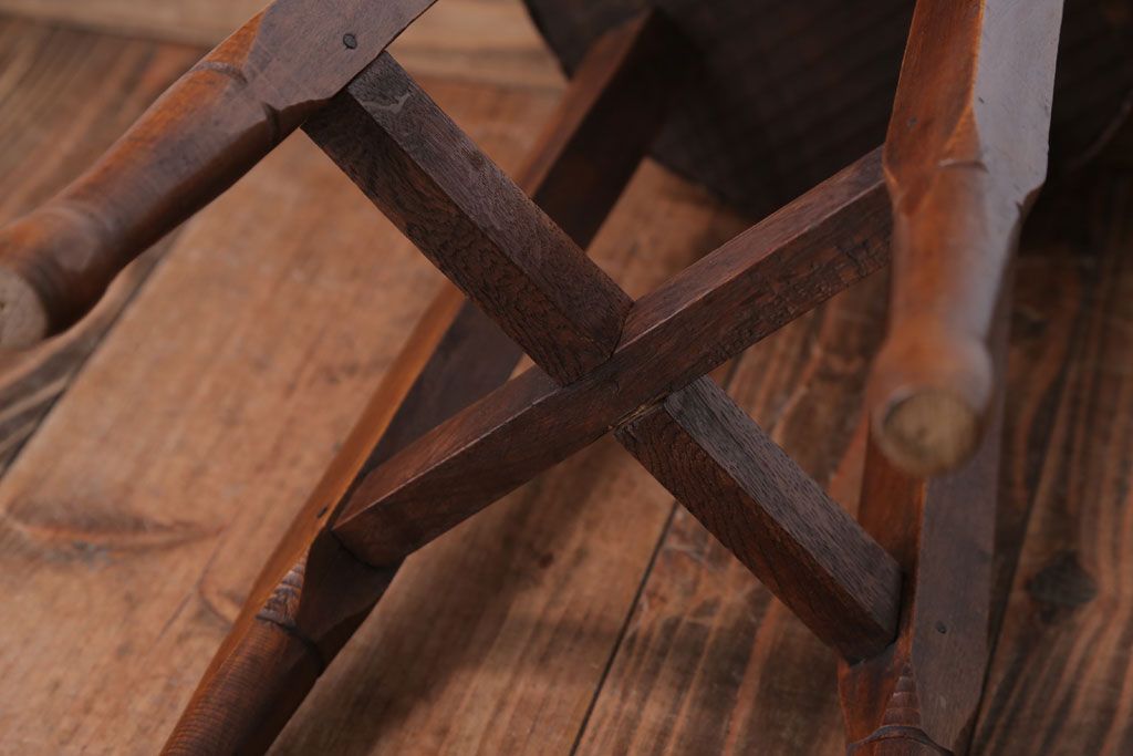 アンティーク家具　アンティーク　脚のデザインがおしゃれなクッション座面スツール