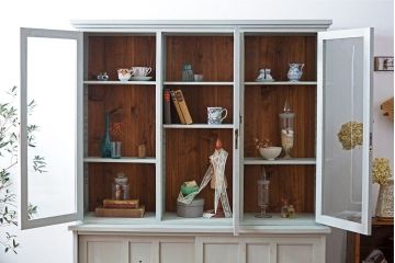 アンティーク家具　アンティークペイント　フレンチグレーがおしゃれな3枚扉カップボード