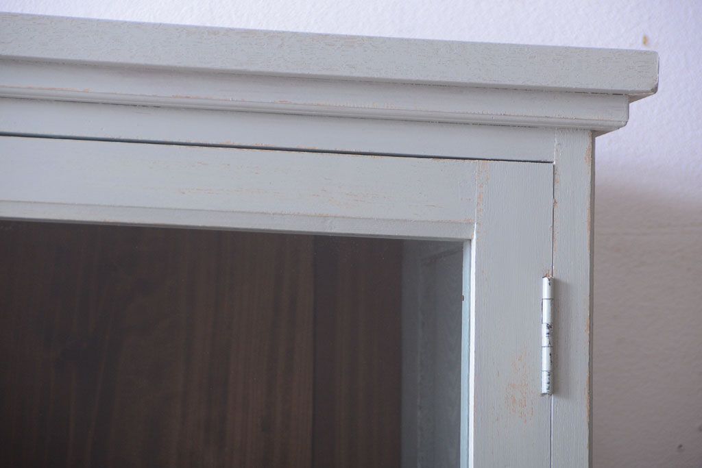 アンティーク家具　アンティークペイント　フレンチグレーがおしゃれな3枚扉カップボード