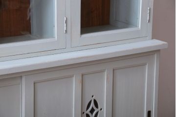 アンティーク家具　アンティークペイント　フレンチグレーがおしゃれな3枚扉カップボード