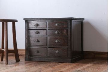 アンティーク家具　和製アンティーク　丈夫な作りの8杯ドロワー