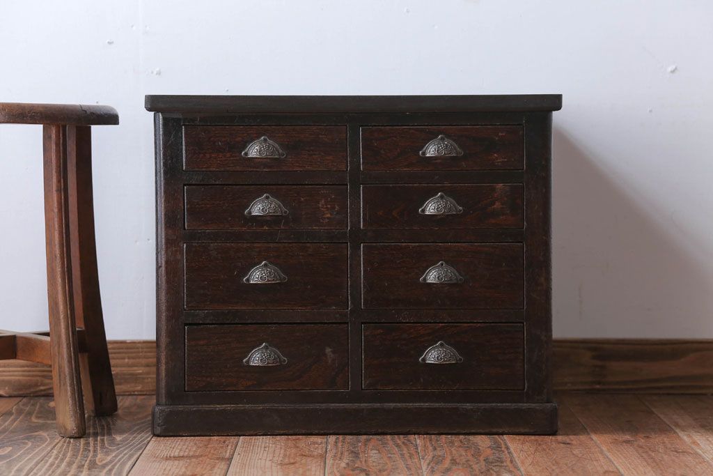 アンティーク家具　和製アンティーク　丈夫な作りの8杯ドロワー