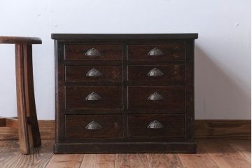 アンティーク家具　和製アンティーク　丈夫な作りの8杯ドロワー