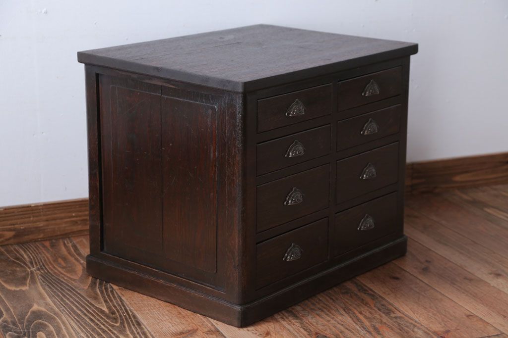 アンティーク家具　和製アンティーク　丈夫な作りの8杯ドロワー