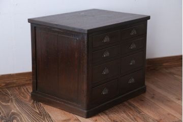 アンティーク家具　和製アンティーク　丈夫な作りの8杯ドロワー