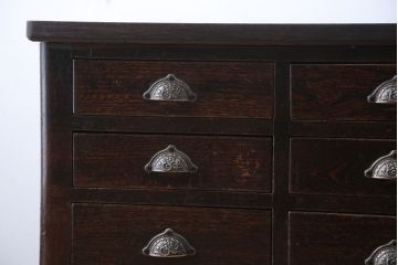 アンティーク家具　和製アンティーク　丈夫な作りの8杯ドロワー