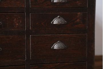 アンティーク家具　和製アンティーク　丈夫な作りの8杯ドロワー