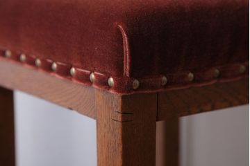 レトロ家具　和製アンティーク　古い木のレトロなクッション座面角スツール