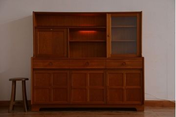 ヴィンテージ家具　北欧ビンテージ　おしゃれで大きなカップボード(サイドボード・ハイボード・キャビネット)