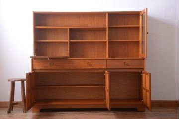 ヴィンテージ家具　北欧ビンテージ　おしゃれで大きなカップボード(サイドボード・ハイボード・キャビネット)