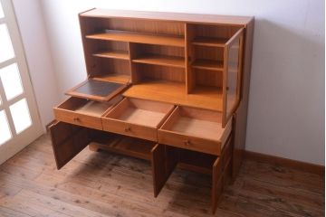 ヴィンテージ家具　北欧ビンテージ　おしゃれで大きなカップボード(サイドボード・ハイボード・キャビネット)