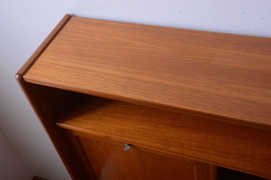 ヴィンテージ家具　北欧ビンテージ　おしゃれで大きなカップボード(サイドボード・ハイボード・キャビネット)