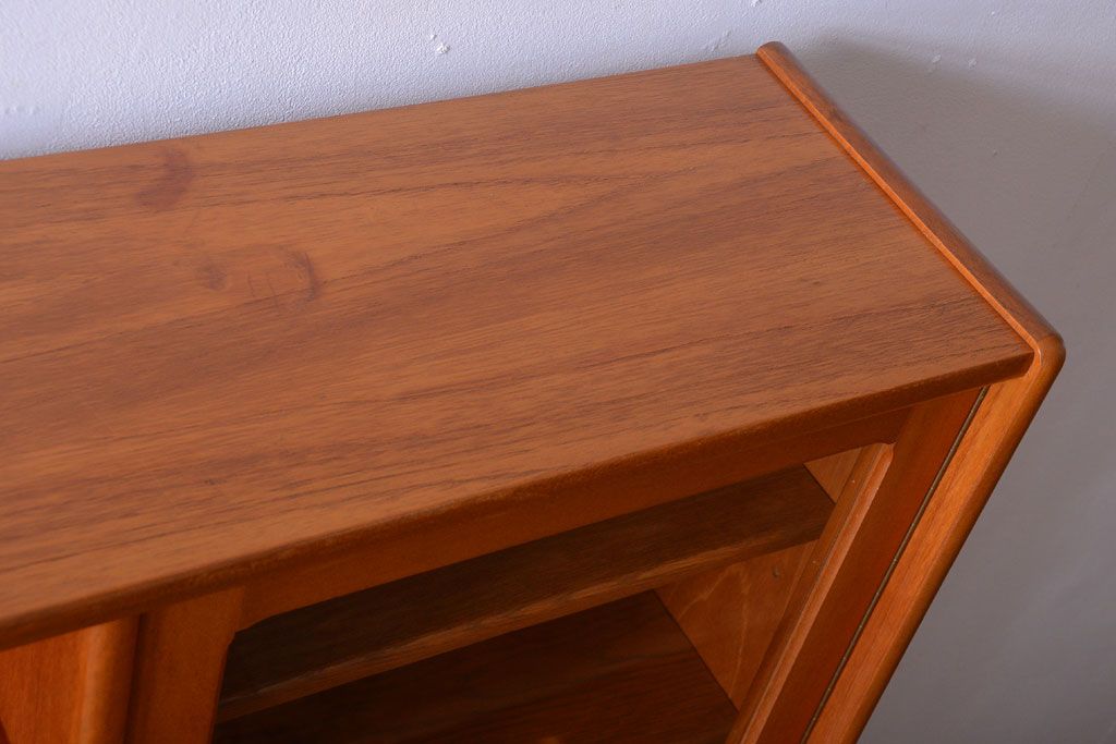 ヴィンテージ家具　北欧ビンテージ　おしゃれで大きなカップボード(サイドボード・ハイボード・キャビネット)