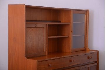 ヴィンテージ家具　北欧ビンテージ　おしゃれで大きなカップボード(サイドボード・ハイボード・キャビネット)