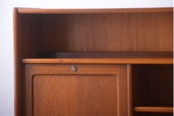 ヴィンテージ家具　北欧ビンテージ　おしゃれで大きなカップボード(サイドボード・ハイボード・キャビネット)