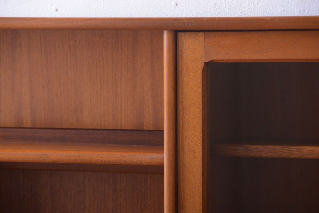 ヴィンテージ家具　北欧ビンテージ　おしゃれで大きなカップボード(サイドボード・ハイボード・キャビネット)