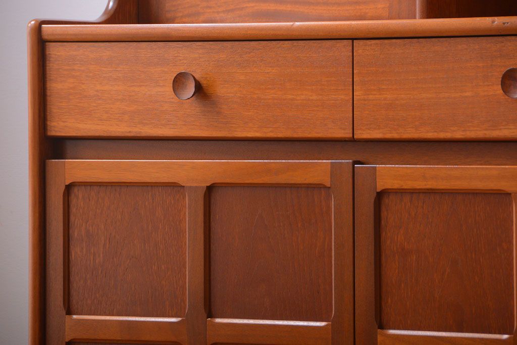 ヴィンテージ家具　北欧ビンテージ　おしゃれで大きなカップボード(サイドボード・ハイボード・キャビネット)