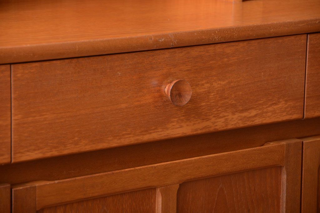 ヴィンテージ家具　北欧ビンテージ　おしゃれで大きなカップボード(サイドボード・ハイボード・キャビネット)