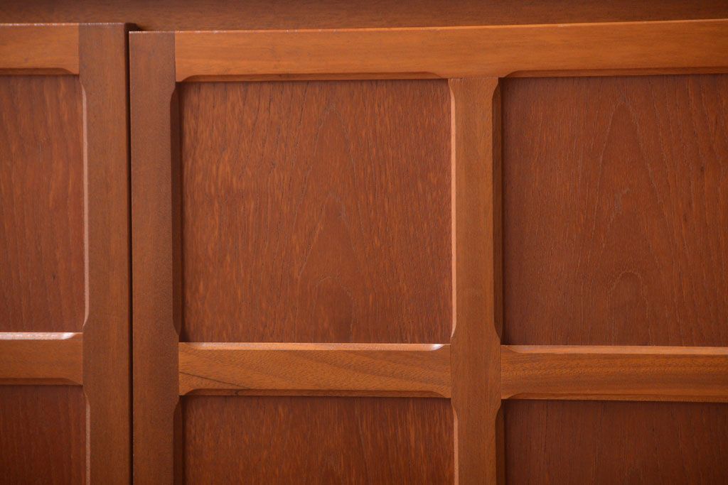 ヴィンテージ家具　北欧ビンテージ　おしゃれで大きなカップボード(サイドボード・ハイボード・キャビネット)