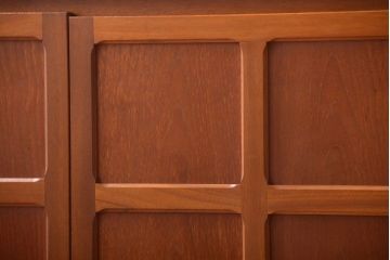 ヴィンテージ家具　北欧ビンテージ　おしゃれで大きなカップボード(サイドボード・ハイボード・キャビネット)