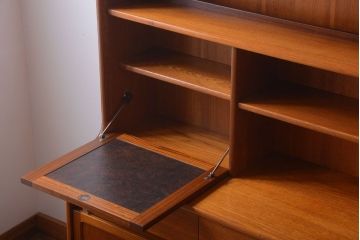 ヴィンテージ家具　北欧ビンテージ　おしゃれで大きなカップボード(サイドボード・ハイボード・キャビネット)