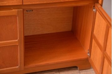 ヴィンテージ家具　北欧ビンテージ　おしゃれで大きなカップボード(サイドボード・ハイボード・キャビネット)