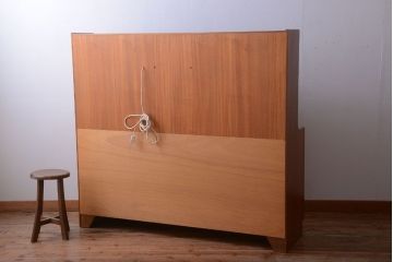 ヴィンテージ家具　北欧ビンテージ　おしゃれで大きなカップボード(サイドボード・ハイボード・キャビネット)