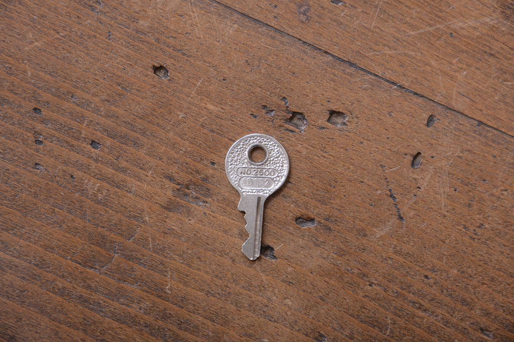 ヴィンテージ家具　北欧ビンテージ　おしゃれで大きなカップボード(サイドボード・ハイボード・キャビネット)