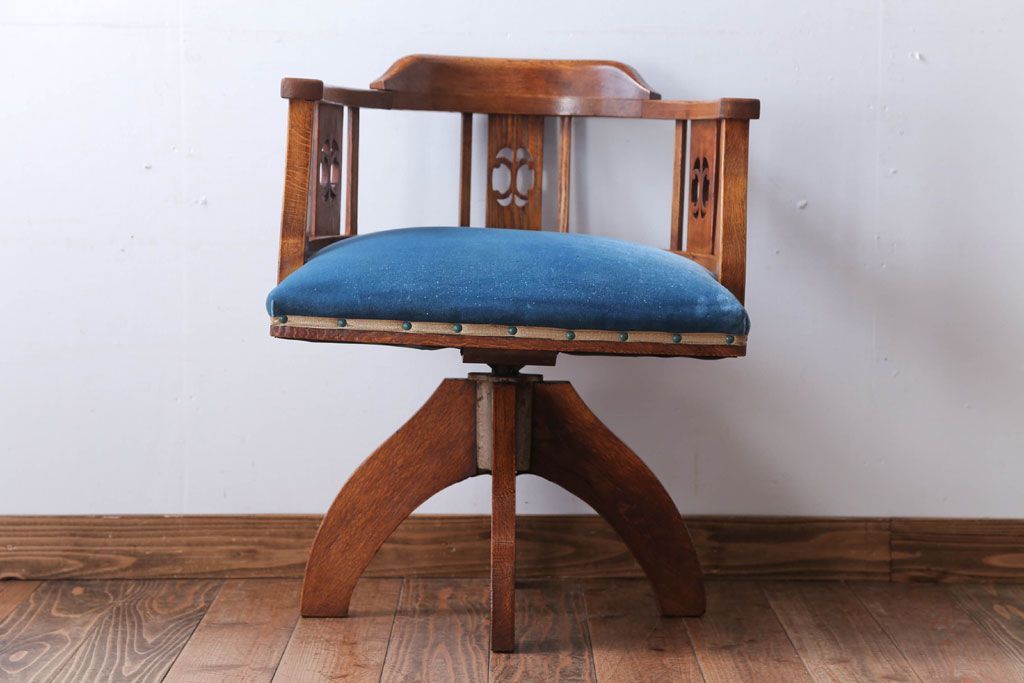 アンティーク家具　和製アンティーク　アーム付きのシックな回転椅子(2)