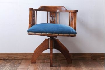 アンティーク家具　和製アンティーク　アーム付きのシックな回転椅子(2)