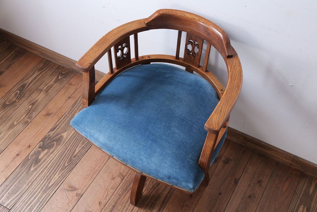 アンティーク家具　和製アンティーク　アーム付きのシックな回転椅子(2)