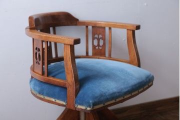 アンティーク家具　和製アンティーク　アーム付きのシックな回転椅子(2)