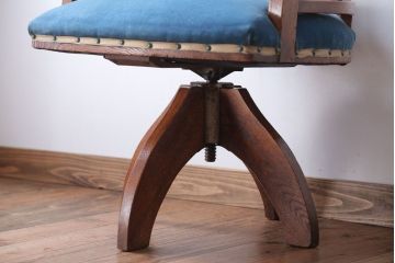 アンティーク家具　和製アンティーク　アーム付きのシックな回転椅子(2)