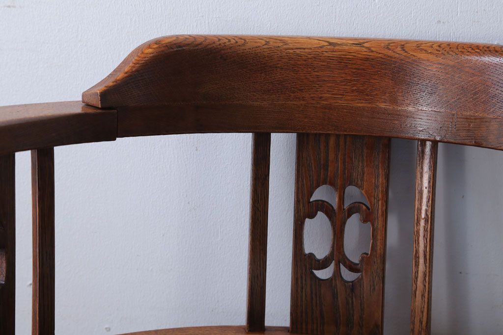 アンティーク家具　和製アンティーク　アーム付きのシックな回転椅子(2)